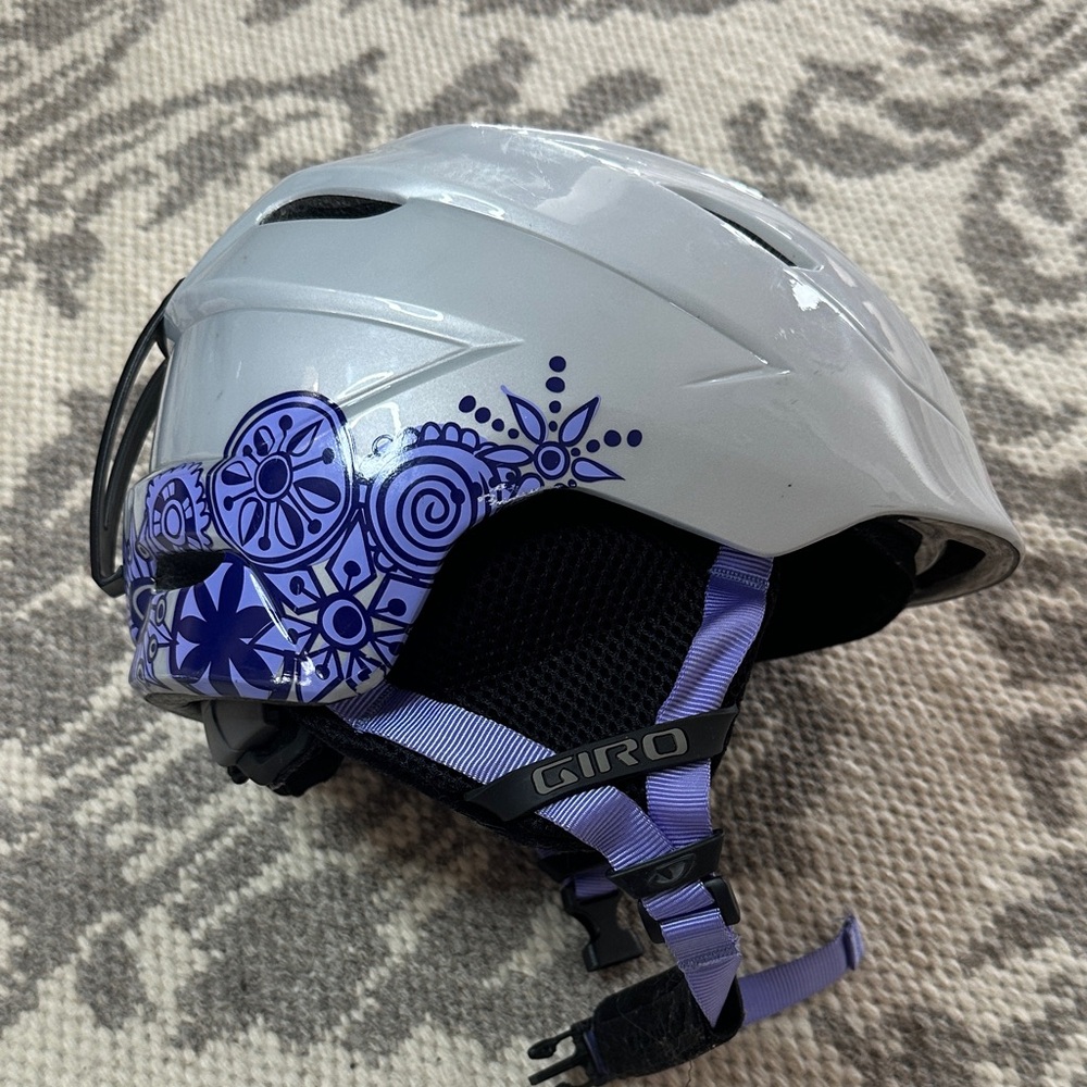 Giro Kids Snowboarding Helmet - Light Gray and Violet